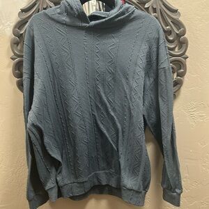 Women’s hooded shirt